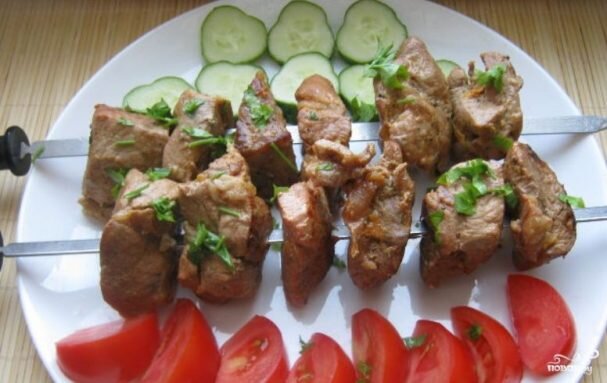 https://img.povar.ru/main/82/94/51/ec/bistroe_marinovanie_shashlika-221069.jpg