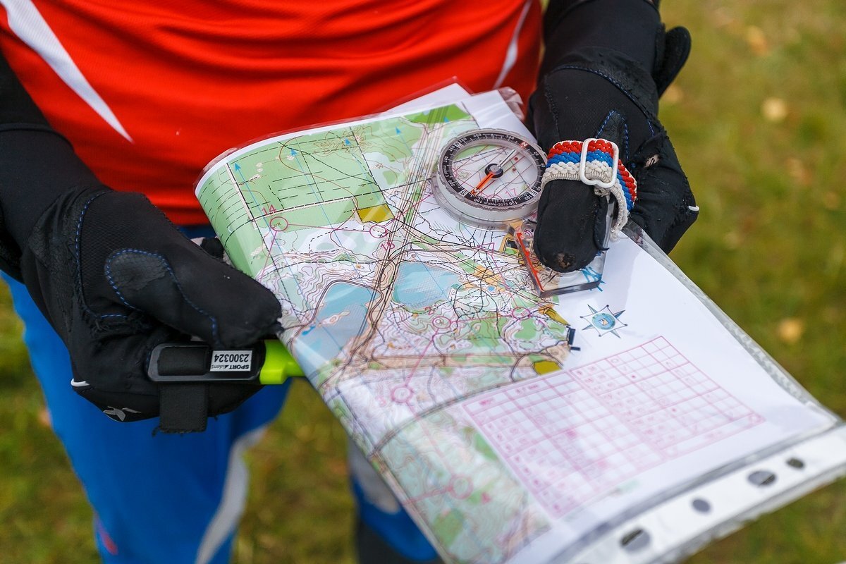 Карта, компас и чип