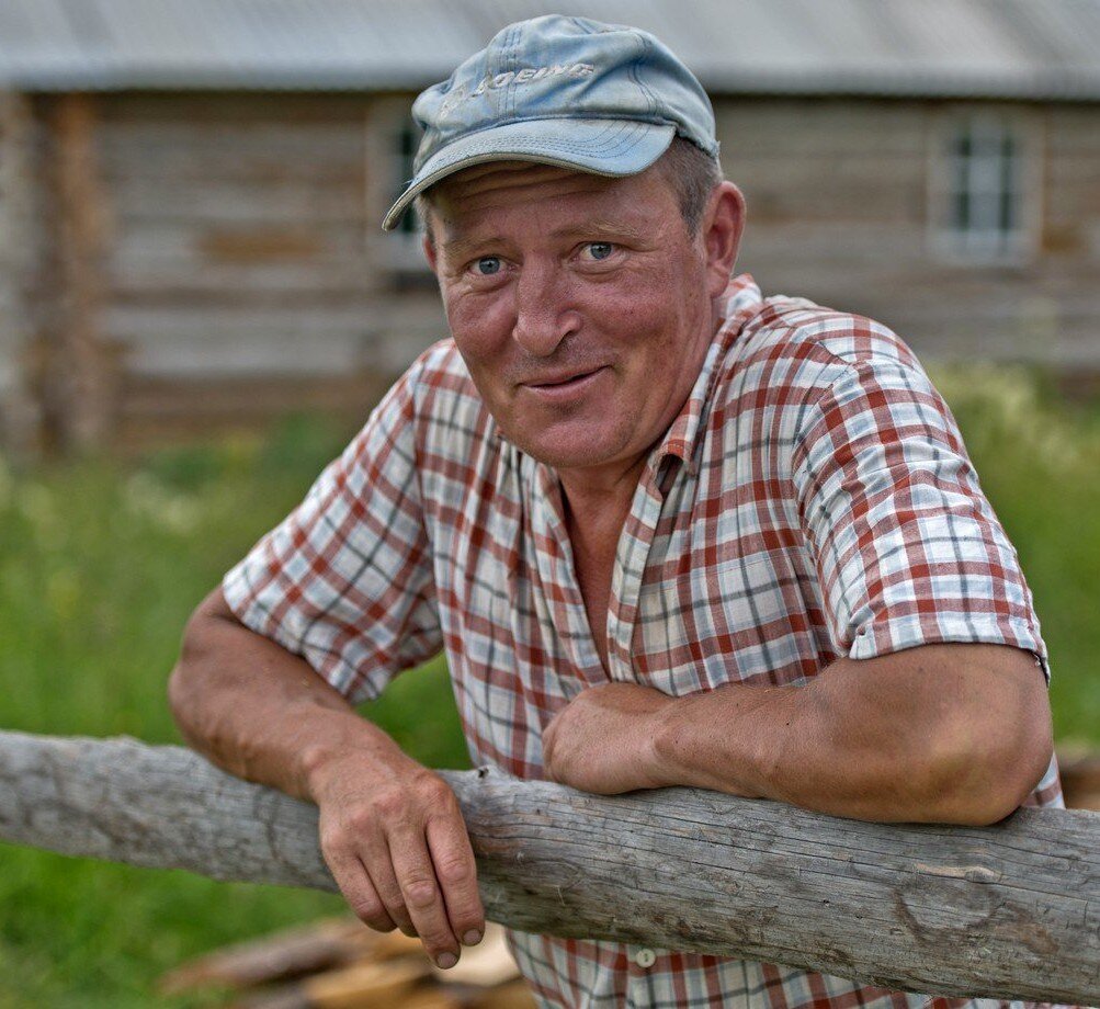 Деревня без парней. Мужчина в деревне. Деревенские люди. Парень из деревни. Русские мужчины.