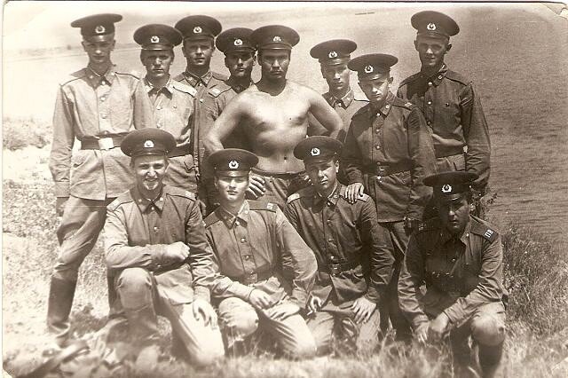 Молодой призыв примерил пограничные фуражки