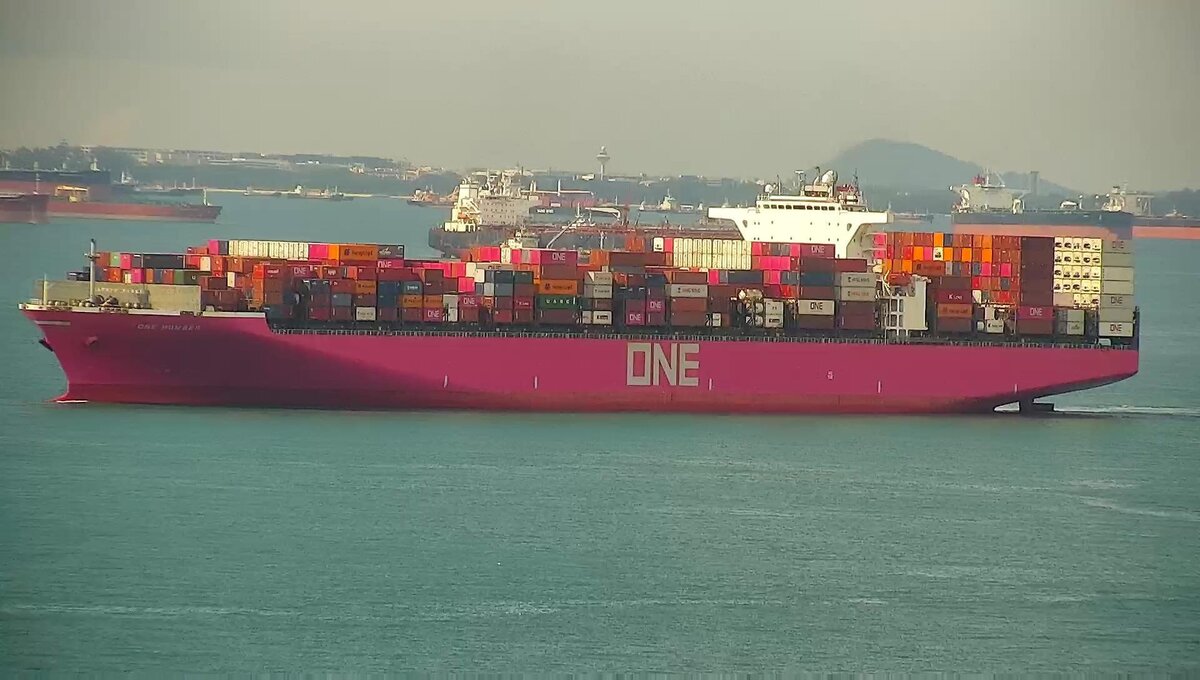 Контейнеровоз ONE Humber японского альянса ONE (Ocean Network Express)