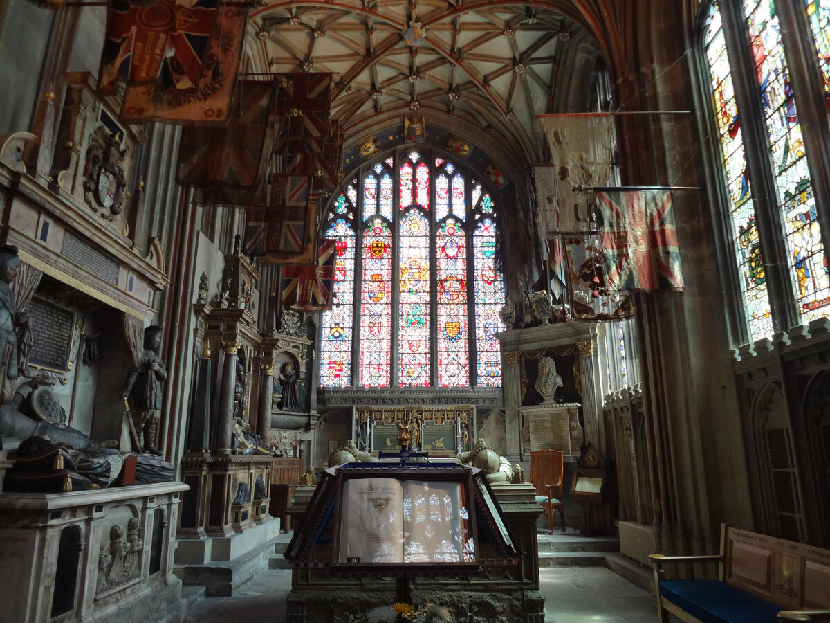 Гробница Чёрного Принца в Кентерберийском соборе. Фото автора