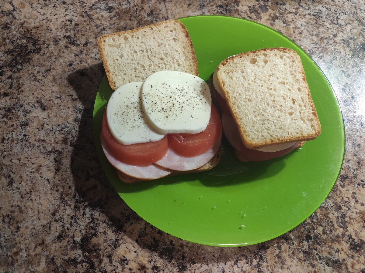 И формируем сами бутерброды.