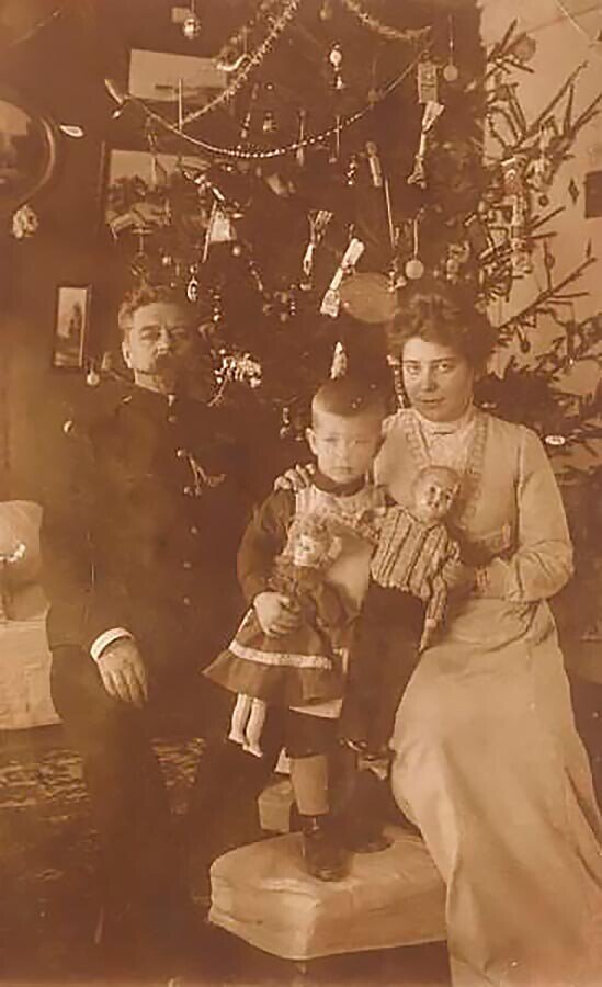 У рождественской елки, 1911. МАММ/МДФ