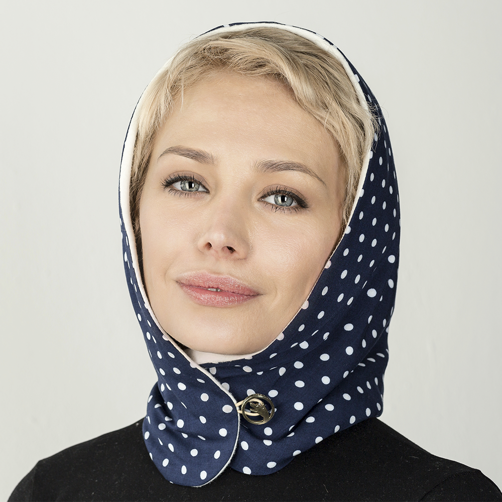 автор модели головного убора - Екатерина Волкова.