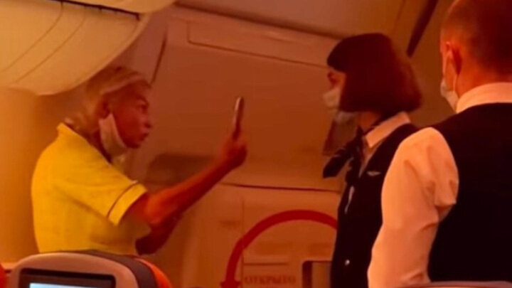 В соцсетях появилось видео, на котором Волочкова ругается в бортпроводниками. Фото: скриншот