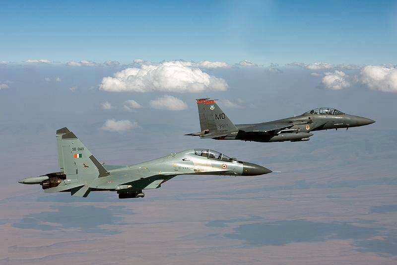 Су-27 и Ф-15, два похожих истребителя, с похожими ролями, для совершенно разных целей