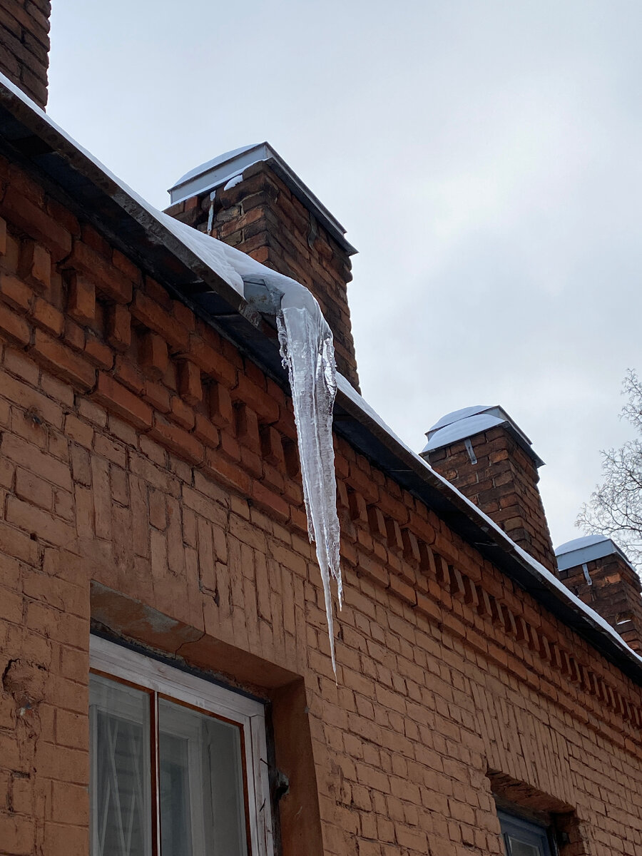 Нашествие сосулек в Петербурге