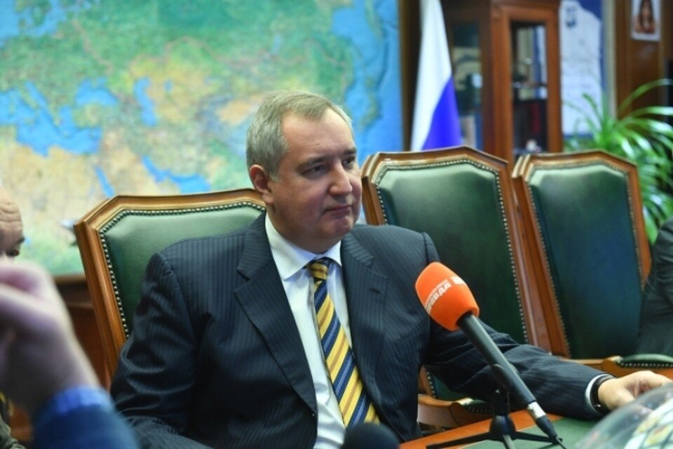     Глава «Роскосмоса» Дмитрий Рогозин Евгения ГУСЕВА