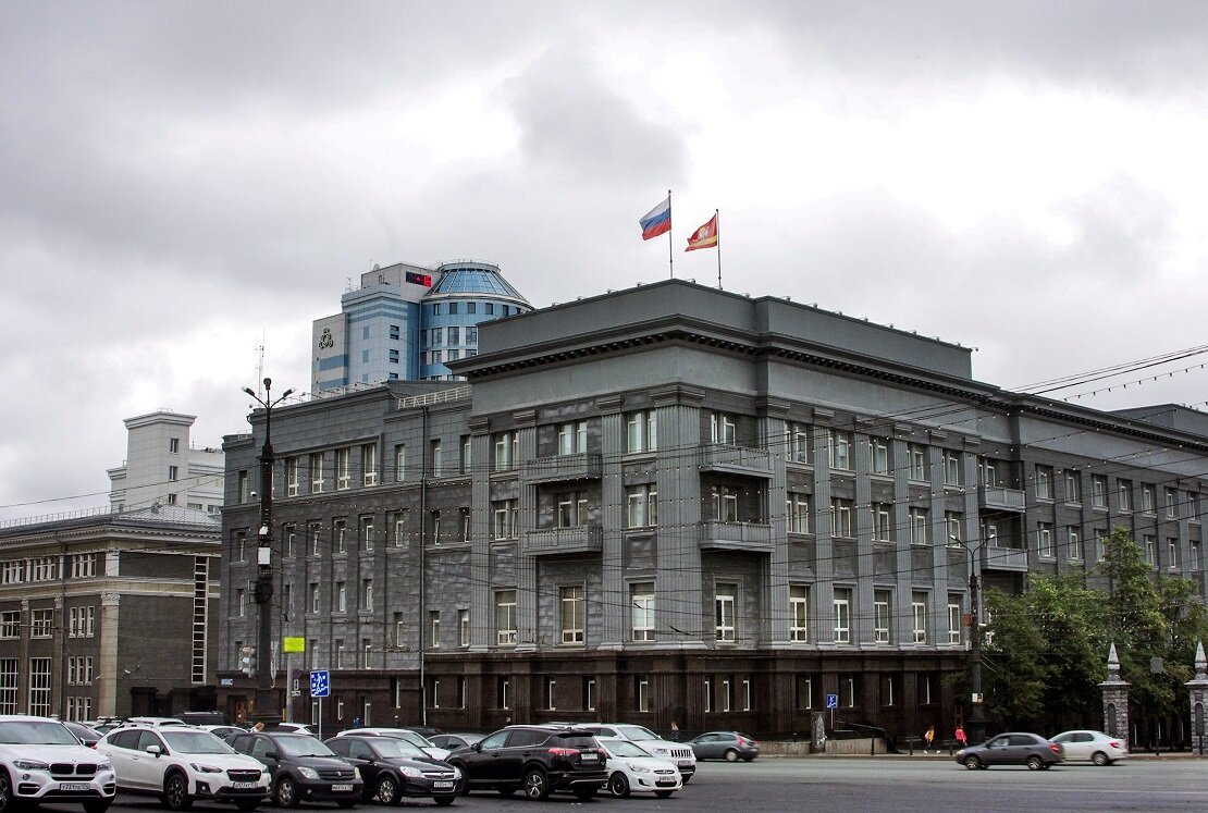 Здание, в котором принимаются законы в Челябинской области само является объектом культурного наследия с 2021 года. 100 лет назад здесь располагался Государственный банк Российской империи.