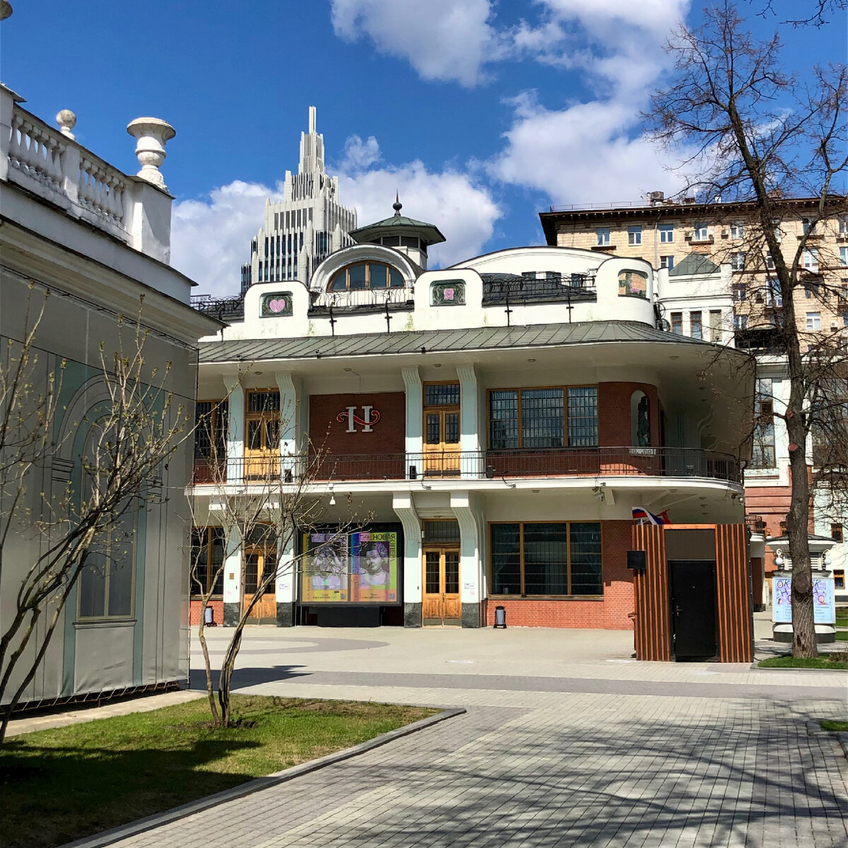 Задние «Новой оперы»