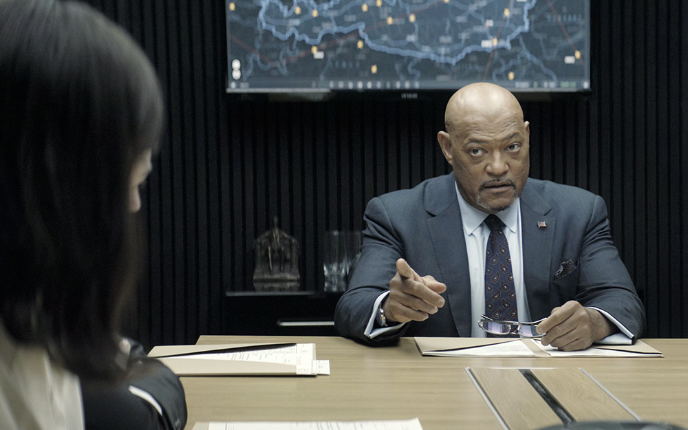 Лоуренс Фишбёрн в шпионском триллере «Все старые ножи» привычно играет мудрого сурового босса