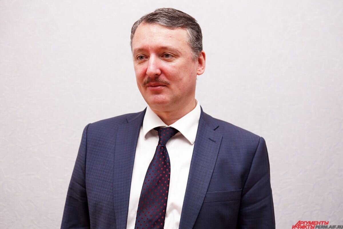    СМИ: экс-министр обороны ДНР задержан при попытке попасть в зону СВО