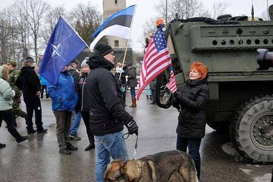    Члены НАТО призвали США ускорить поставки оружия для сдерживания России