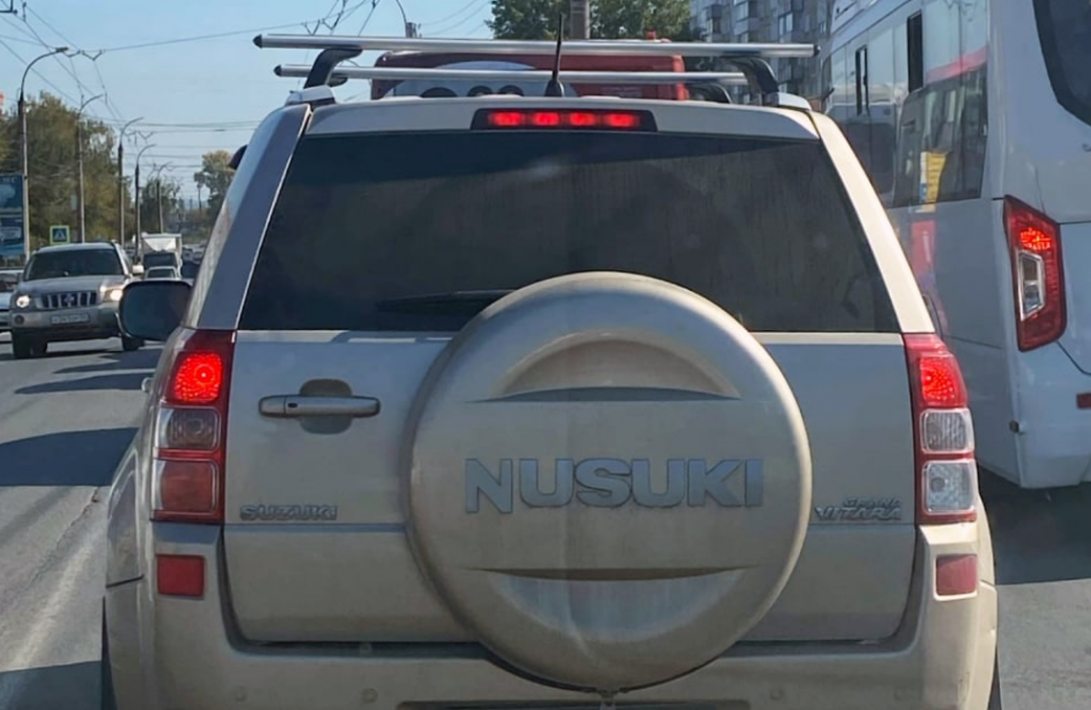    Автомобиль с логотипом «NUSUKI» заметили в Новосибирске