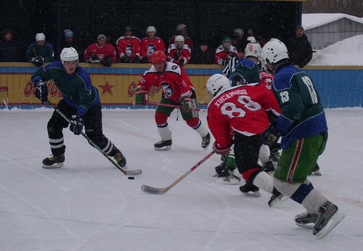 вот он любительский хоккей во всей красе))))