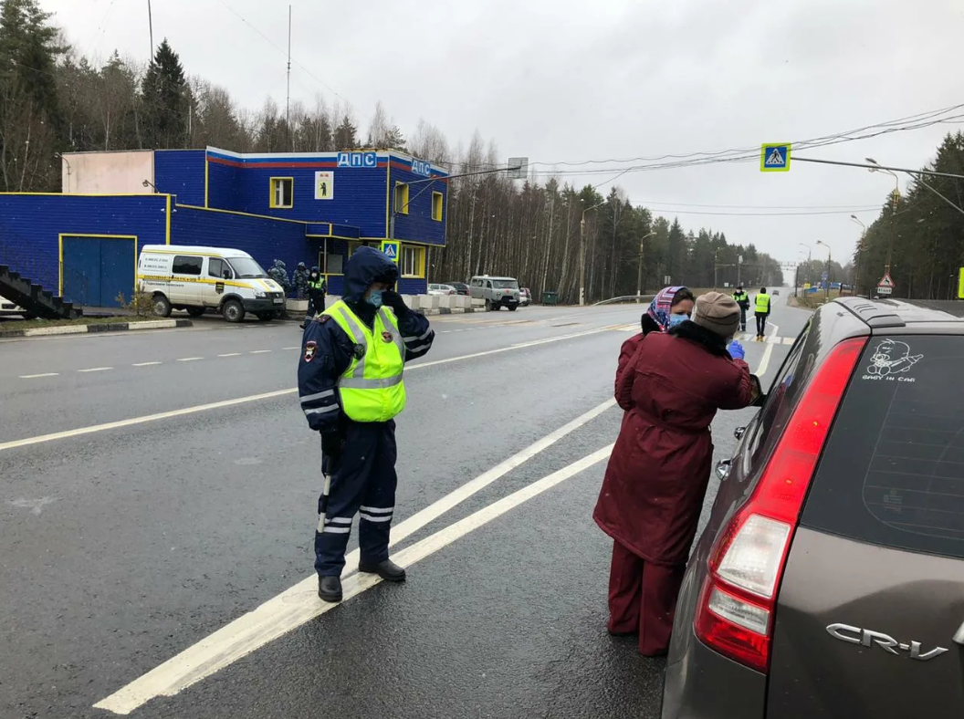 Наиболее жесткие ограничительные меры приняты в Москве. Оно и неудивительно, ведь Москва лидер по числу заболевших СOVID-19.