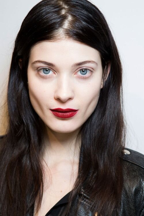 Темная внешность. Источник http://fashin.livejournal.com/7142153.html#comments