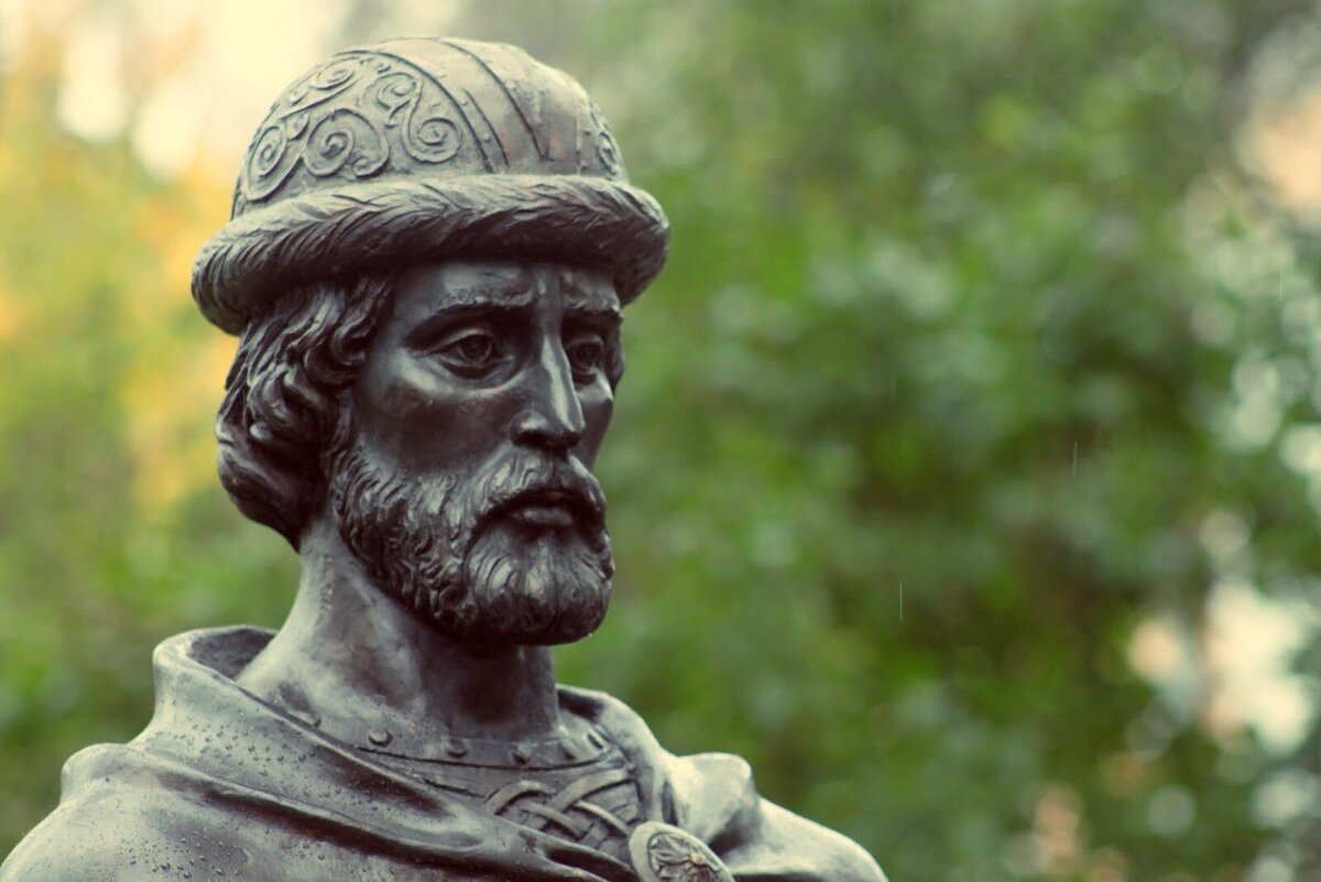 Памятник князю Игорю Святославовичу