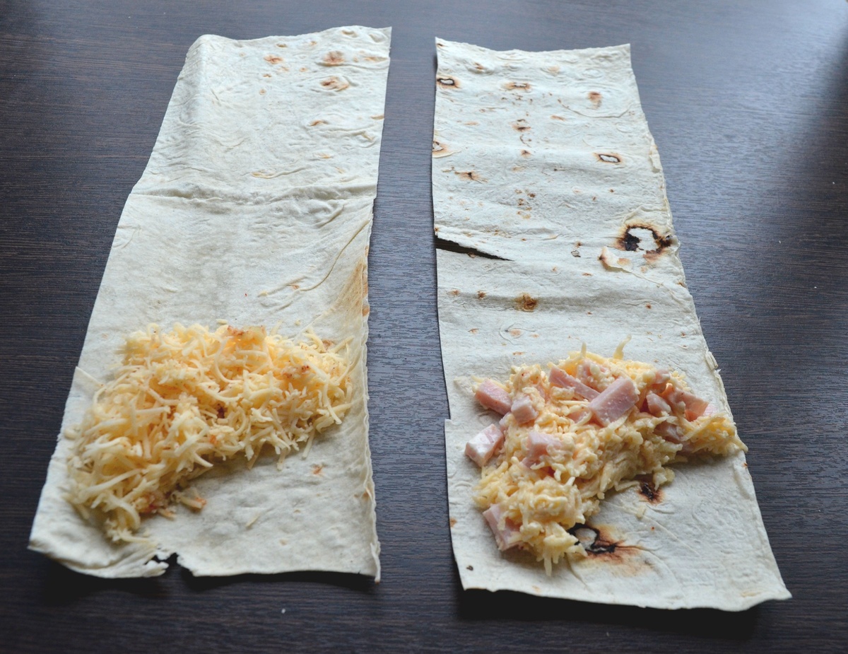 Выкладываем начинку: вариант 1 слева, вариант 2 справа