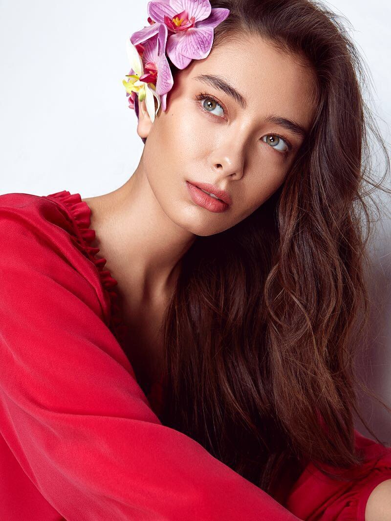 Неслихан Атагюль.