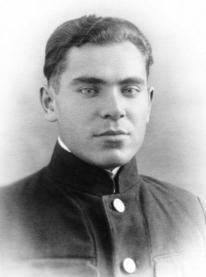 Лейтенант Н.А. Петушков - в 1941 году командир звена катерных тральщиков Шхерного отряда. Погиб в июне 1942 года командуя БКА-212