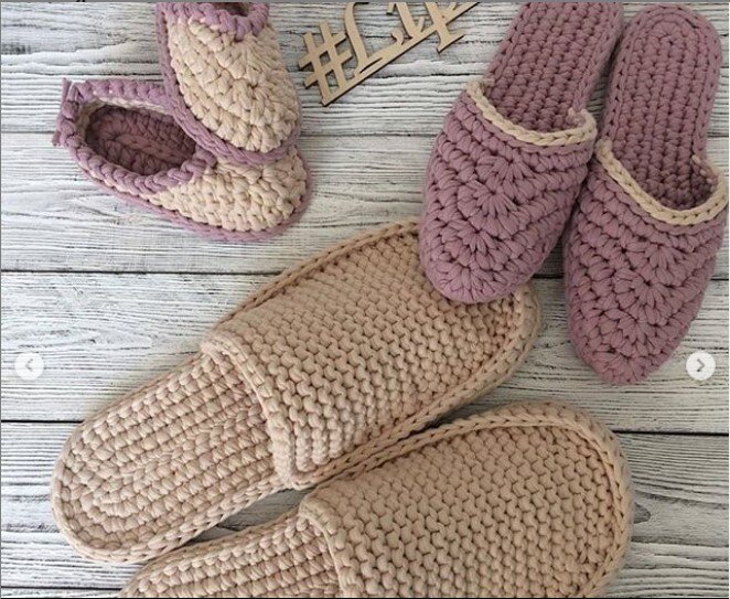 Вязаные тапочки крючком. Видео. Футбол. Crochet slippers. Crochet boots.Вязаная обувь. Бело-синие.