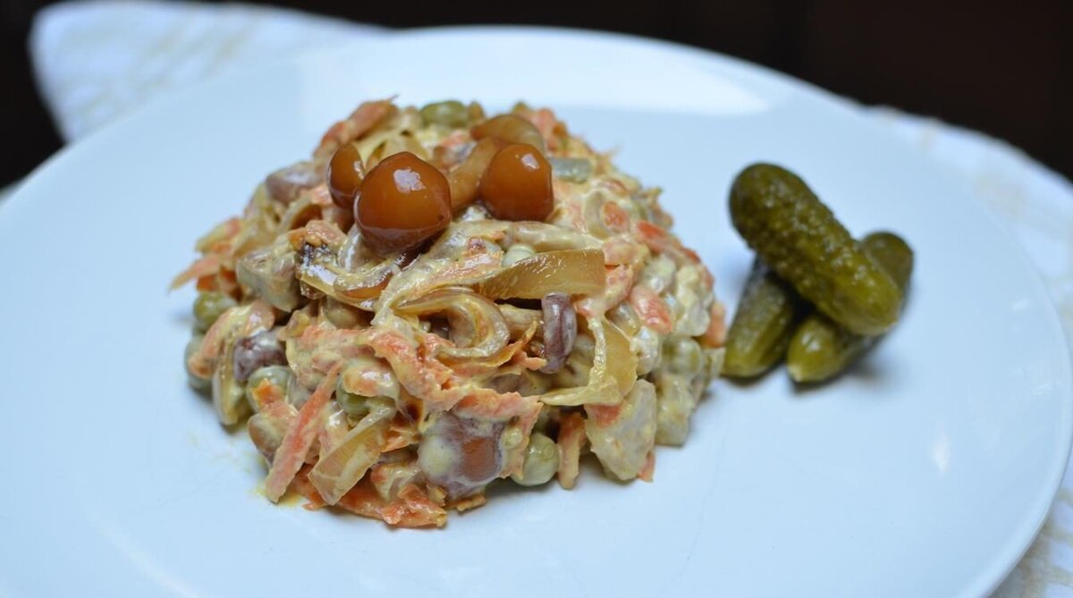 Вкусный и простой в приготовлении салат "Хуторок"