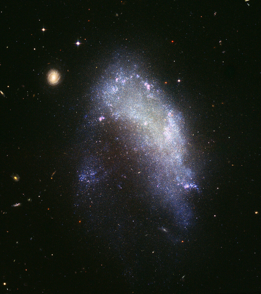 NGC 1427A, пример неправильной галактики.