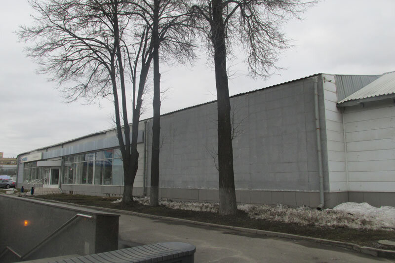 Здание автосалона до реконструкции
