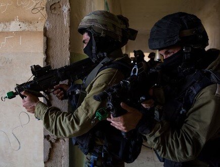 спецназ отрабатывает предстоящую операцию - как тут без кофе? источник МАКО