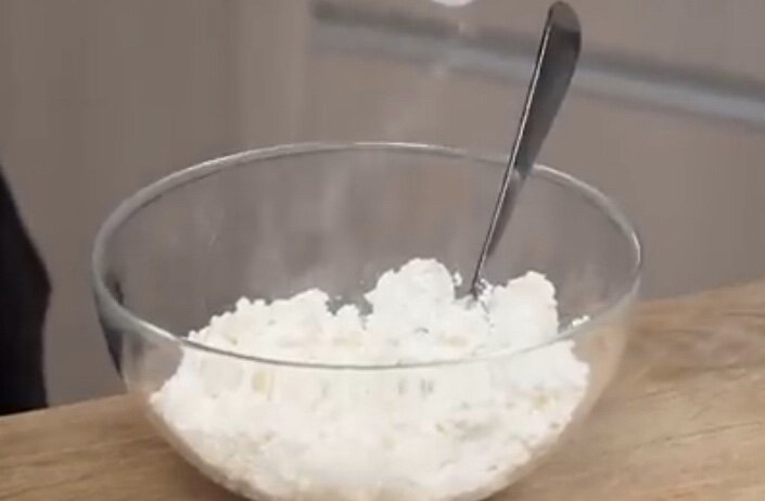 Добавляем соль и сахар совсем чуточку