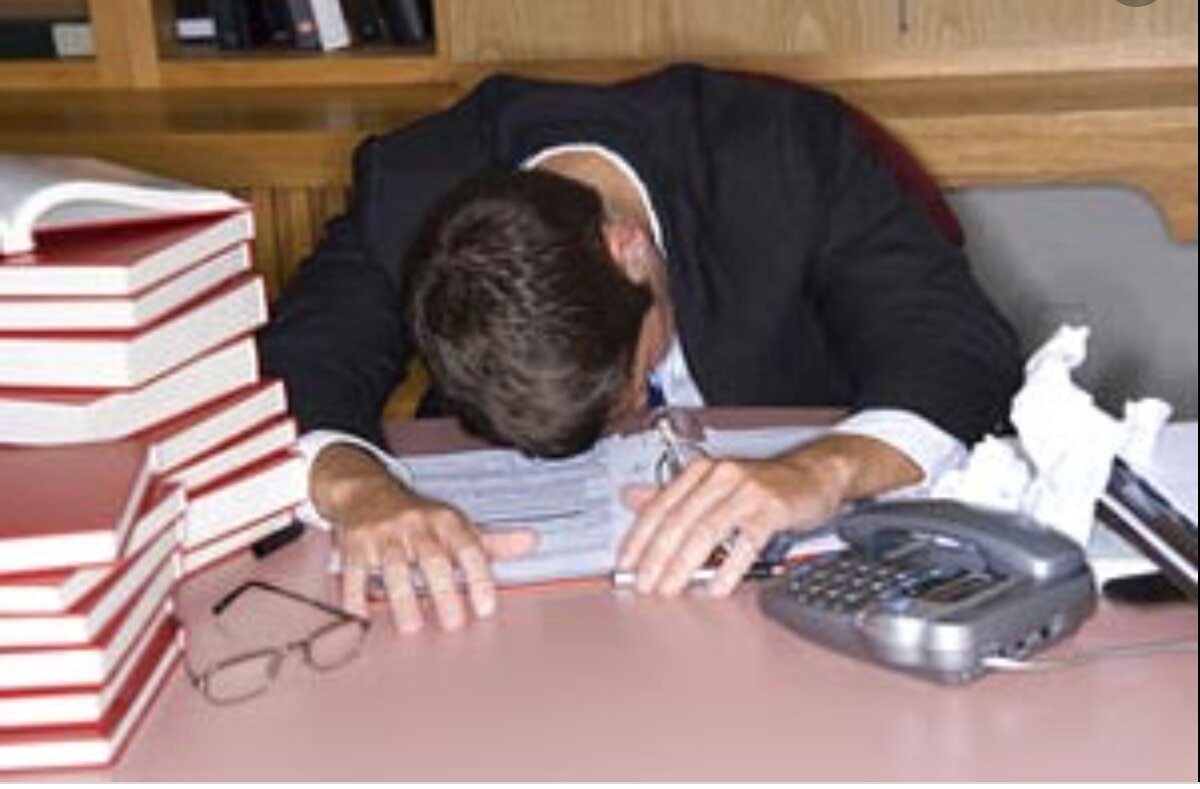 А теперь представь себя на его месте. В чем же разница? У тебя есть интернет и нет стационарного телефона на рабочем столе 