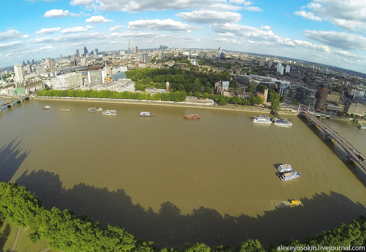 Вдали виднеется небоскреб "Осколок" - самое высокое здание в Лондоне. Высота 309 метров.