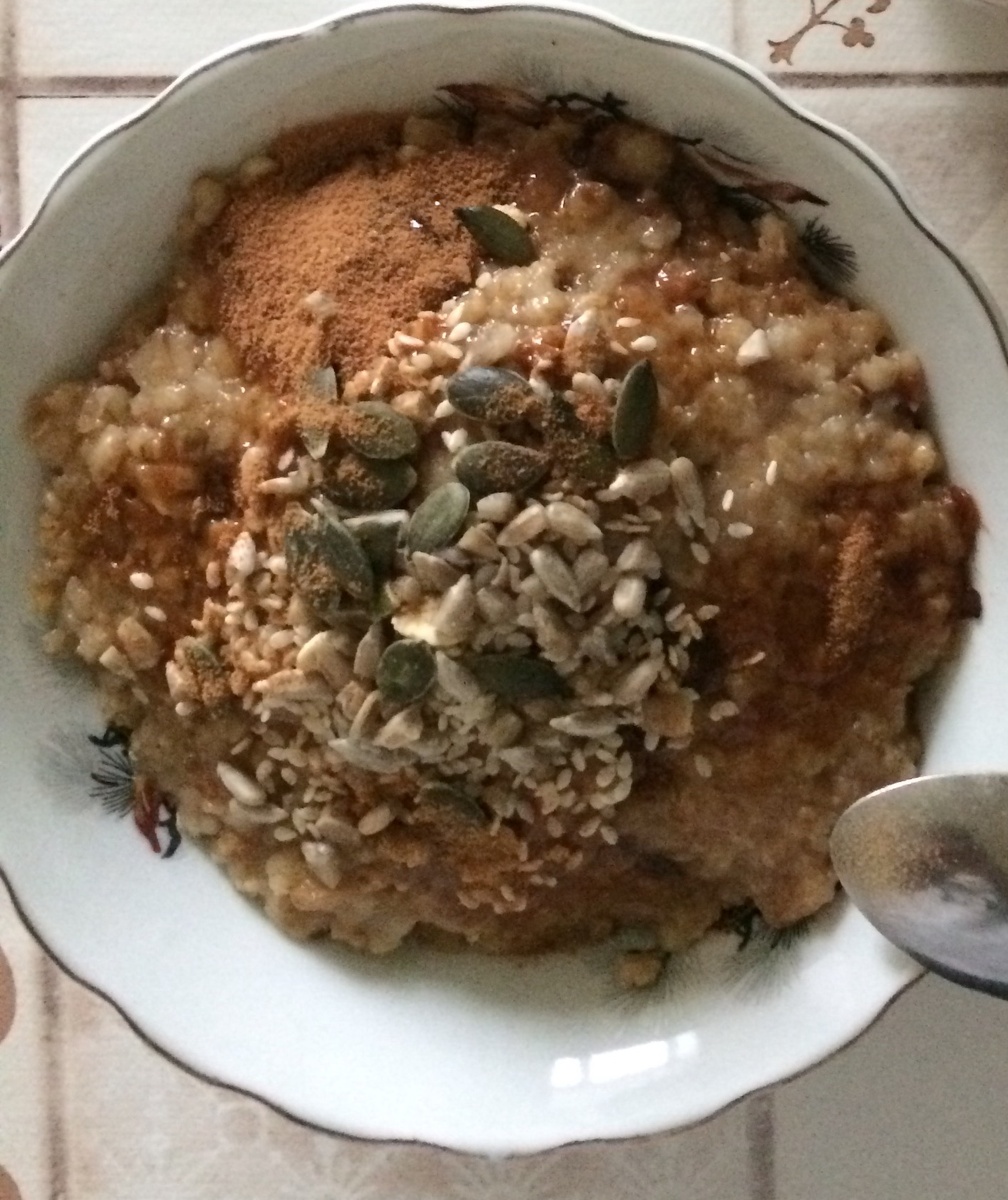 Вот так выглядит готовый к употреблению вариант сытной каши с полезными добавками