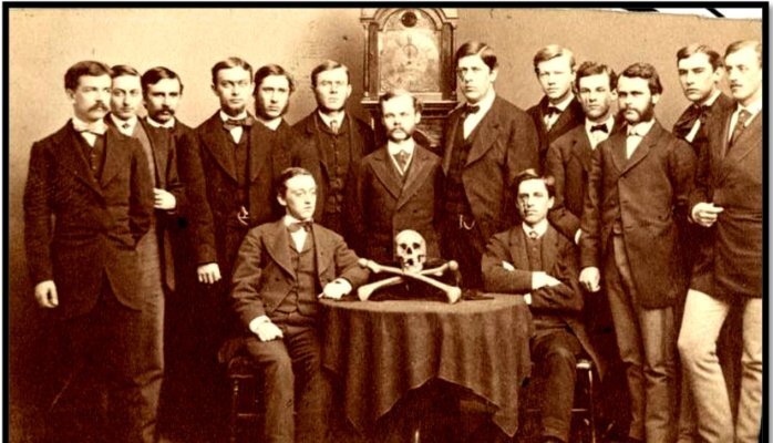 https://d1nz104zbf64va.cloudfront.net/dt/a/o/top-5-secret-societies-with-real-power-in-world-politics.jpg