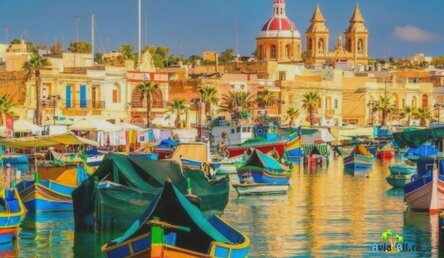 Если летом не известно поедут россияне отдыхать за границу, то с осенью 2020 это уже станет уже более менее ясным. Поэтому если туристы бронируют туры на Мальту на сентябрь 2020, то они мало чего потеряют. Отдых в сентябре - это всегда отличная возможность сэкономить на отдыхе и сделать его по-настоящему бюджетным. Почему многие едут отдыхать на Мальту в сентябре? В начале осени на Мальте еще ласково светит солнце, приветливо остается на коже туристов в виде бронзового загара и продолжает нагревать спокойное и без того теплое Средиземное море.  Расскажем какая погода будет на Мальте в сентябре 2020. 