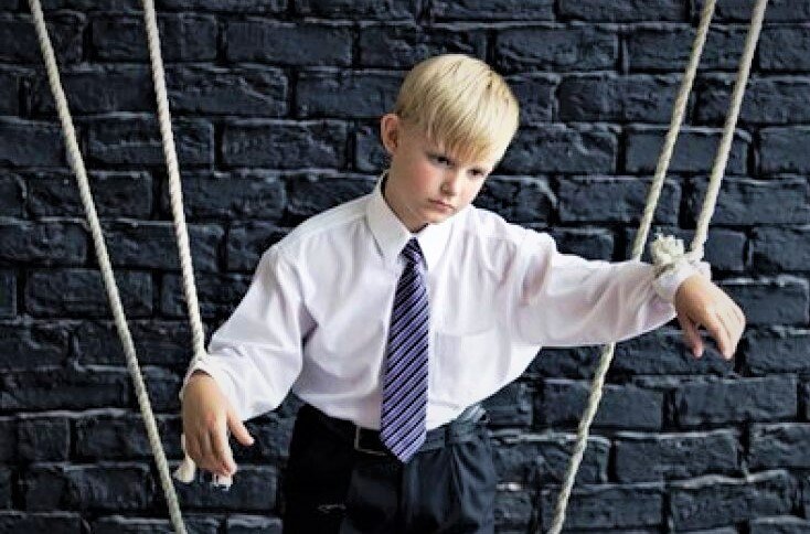 И родители, и дети научаются дёргать за ниточки, когда им что-то очень надо