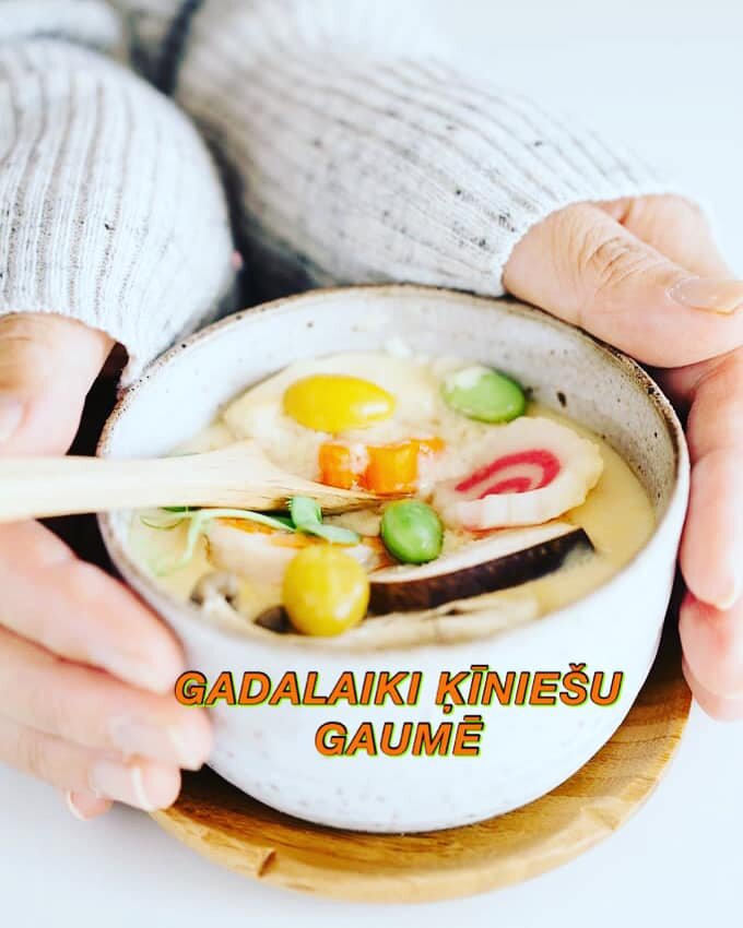 ❓Сколько вы знаете времен года? ⠀
👉Все мы знаем, что их бывает четыре: зима❄, весна🌿, лето🌞 и осень🍁.
⠀
А в Китае их пять😉. Пятое время года - это МЕЖСЕЗОНЬЕ. Оно длится по 18 дней между четырьмя известными нам сезонами. Так, между зимой и весной есть ПОЗДНЯЯ ЗИМА, между весной и летом - ПОЗДНЯЯ ВЕСНА, между летом и осенью - ПОЗДНЕЕ ЛЕТО. А с 21 октября по 7 ноября, т е сейчас, длится ПОЗДНЯЯ ОСЕНЬ🍂.
⠀
По учению У-СИН, каждый сезон относится к своей стихии. МЕЖСЕЗОНЬЕ находится под управлением ЗЕМЛИ🌏. А к органам этой стихии относятся СЕЛЕЗЁНКА и ЖЕЛУДОК.
⠀
👉Образ жизни и питание в МЕЖСЕЗОНЬЕ для всех его периодов одинаков. Только в период позднего лета, в сезон овощей и фруктов, допускается их употребление без термической обработки, ☝️но при условии, что у вас все в порядке с пищеварением.
В периоды МЕЖСЕЗОНЬЯ полезно:
⠀
1️⃣много ходить пешком и делать укрепляющие упражнения для ног(так мы укрепляем СЕЛЕЗЁНКУ);
2️⃣уменьшить физические и умственные нагрузки;
3️⃣слушать красивую, гармоничную музыку (СЕЛЕЗЁНКА её очень "любит");
4️⃣уменьшить количество употребляемой пищи и жидкости, не кушать после 19 часов;
5️⃣вся пища должна быть термически обработана.
⠀
✅РЕКОМЕНДУЮТСЯ:
🔸️злаковые (пшено, гречка, перловка), сладкие корнеплоды (батат, картофель, морковь);
🔸️отвар из фиников, компоты из сухофруктов, мёд;
🔸️кедровые орешки;
🔸️сладкие яблоки, лучше запечённые (сырые - не более 1 шт в день);
🔸️фасоль в небольшом количестве;
🔸️мясо (особенно говядина);
🔸️перепелиные яйца;
🔸️приправы: зелёный кардамон, корица, мускатный орех, свежий имбирь;
🔸️сахар, но очень умеренно (СЕЛЕЗЁНКА "любит" сладкий вкус).
⠀
❌НЕ РЕКОМЕНДУЕТСЯ:
🔹️сухая, кислая и сырая (термически необработанная пища);
🔹️квашеная капуста и солёные огурцы;
🔹️молочная пища (в качестве исключения, можно себе иногда позволить адыгейский сыр, моцареллу, творожные запеканки);
🔹️цикорий и кофе;
🔹️курага и инжир;
🔹️геркулес.
⠀
Мы рады быть полезными для вас!😊 Ваш #SAMi 

