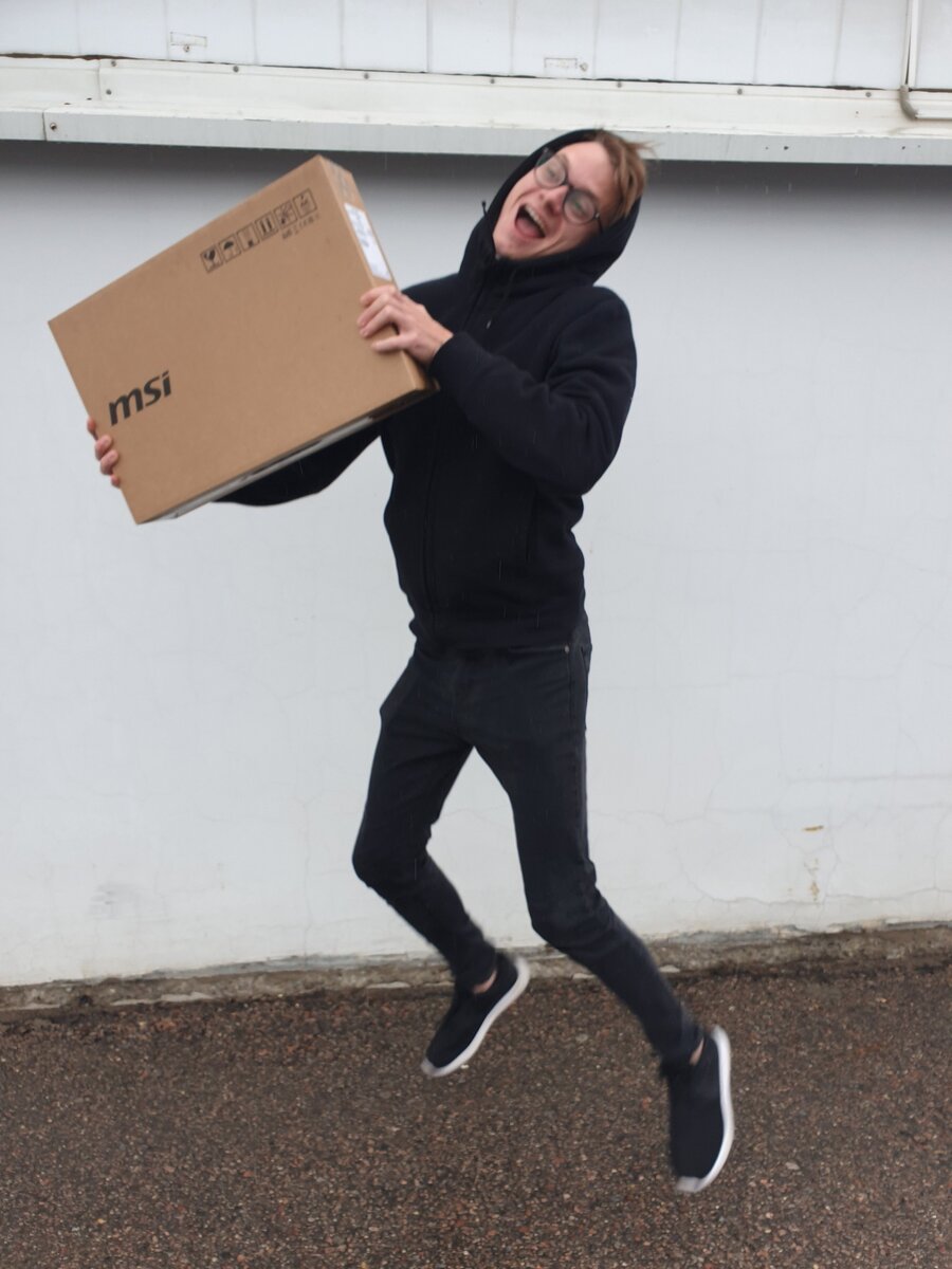 Короче, мы решили сами их сделать, но деньги на это все появились только недавно, мы закупили все самое необходимое, 2 экшн-камеры и «сильный» ноутбук. 