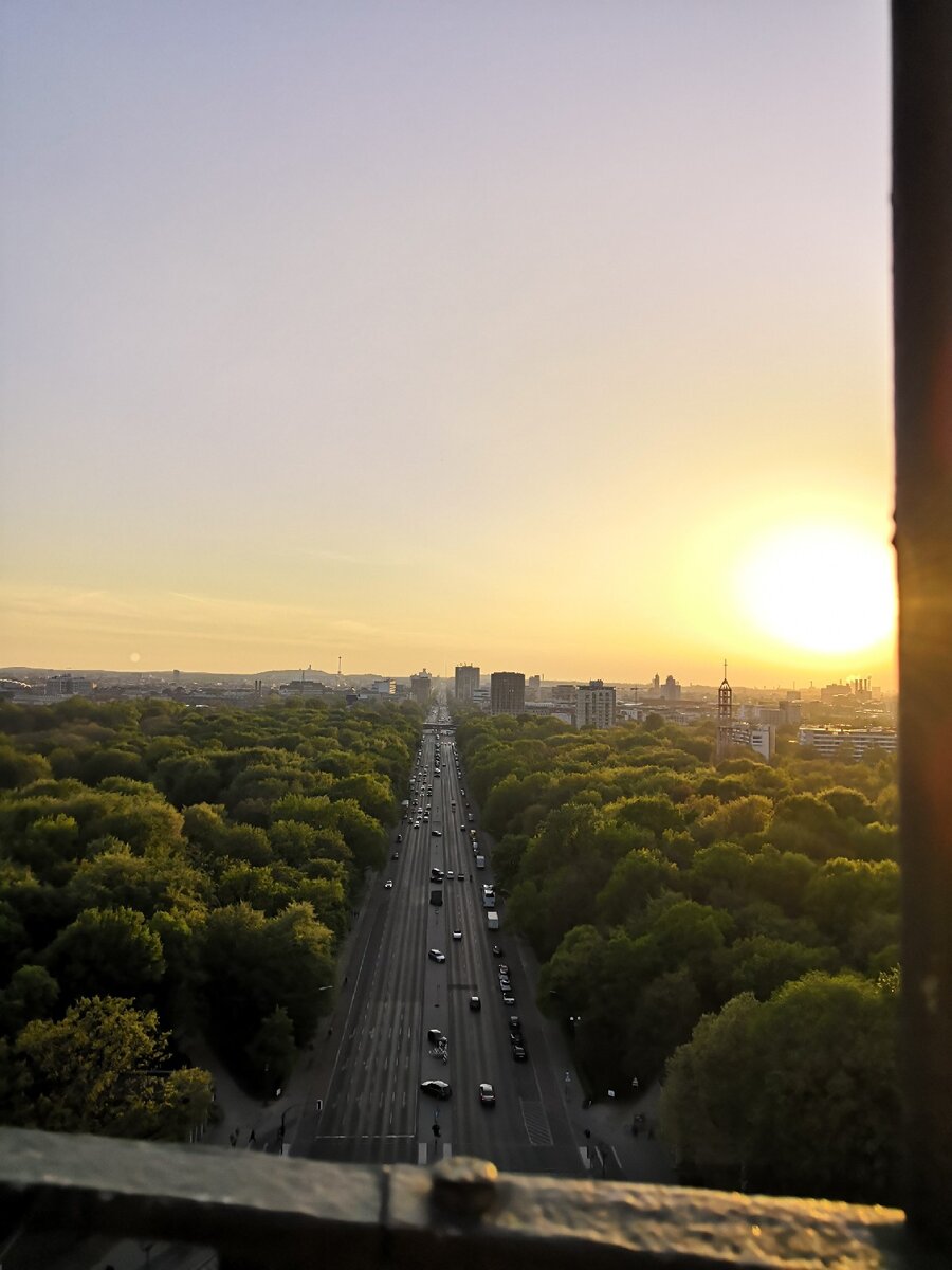 на фото Берлин(вид с Колонны Эльзы)