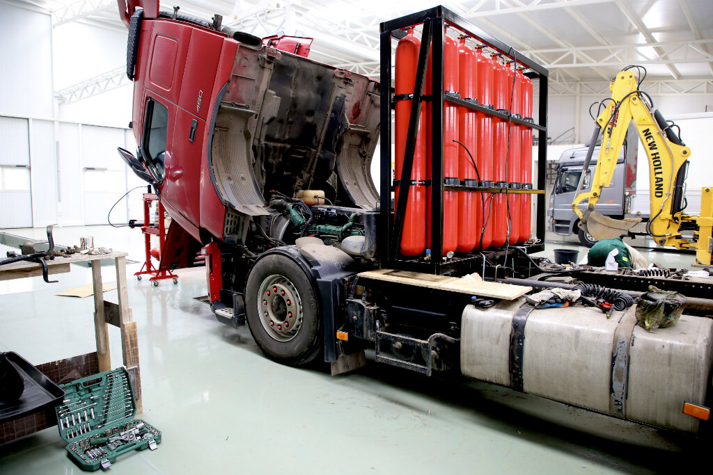 модель, объем, мощность двигателя: d 12a, 12,8л, 469 л.с.