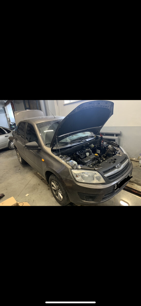 Заехал к знакомым в тёплый гараж и начал искать в чем, собственно проблема. Через пару часов гаданий все таки удалось найти.