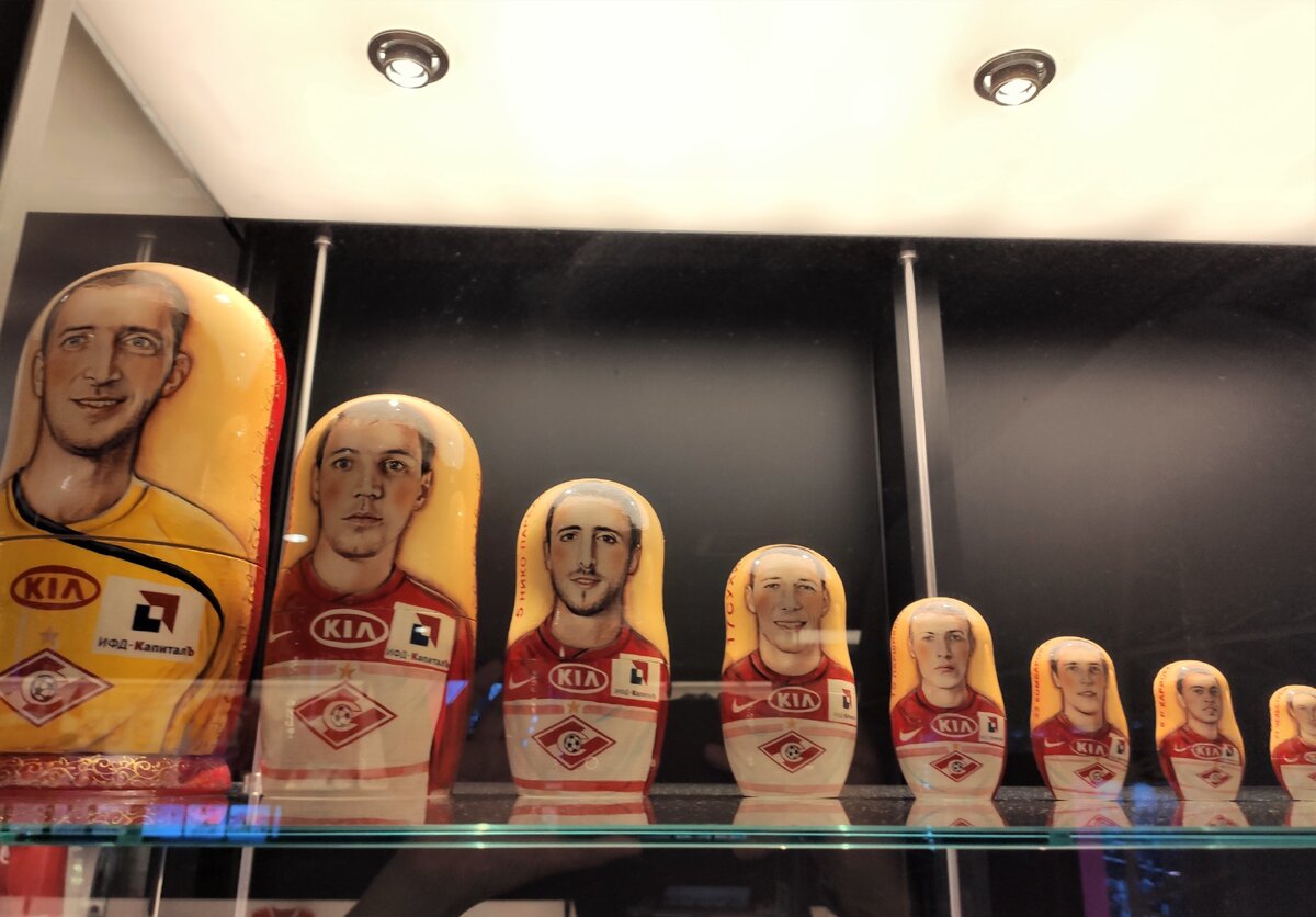 Многие говорят, что Дзюбу надо сделать самой маленькой матрешкой и назвать "Дзюбишка". В чем шутка - не знаю. Напишите, если поняли.