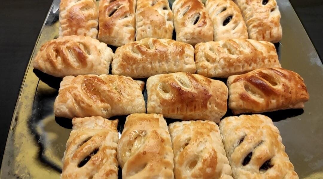 Слойки с начинкой из мягкого шоколада