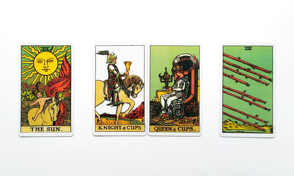 Восьмерка жезлов таро уэйта. 8 жезлов райдер уэйт. Трактовка карты восьмерка жезлов. 8 жезлов таро райдера уэйта. Аркан таро восьмёрка посохов.