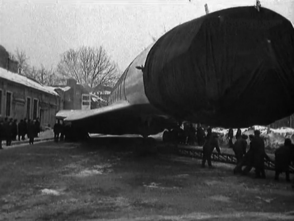 Ту-144 СССР-68001 Транспортировка фюзеляжа самолета. Фотография © Архив Юрия Дорошенко