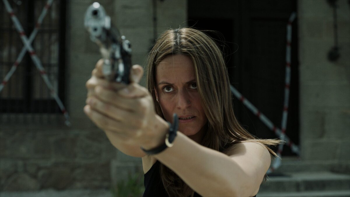 Кадр из сериала "Бумажный дом". Испания 2017.