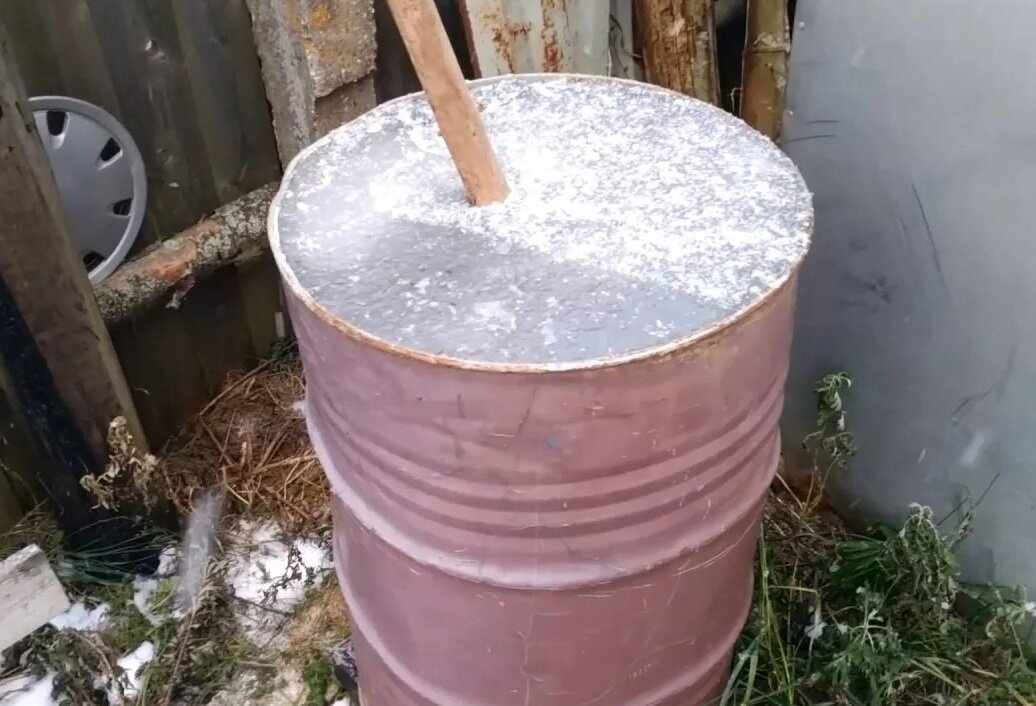 Что сделать, чтобы полные воды бочки не треснули зимой