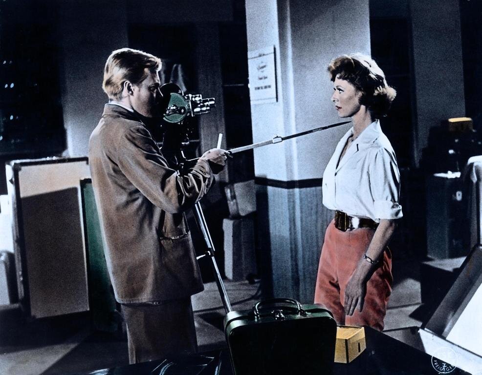 Главный герой готов расправиться со своей очередной жертвой